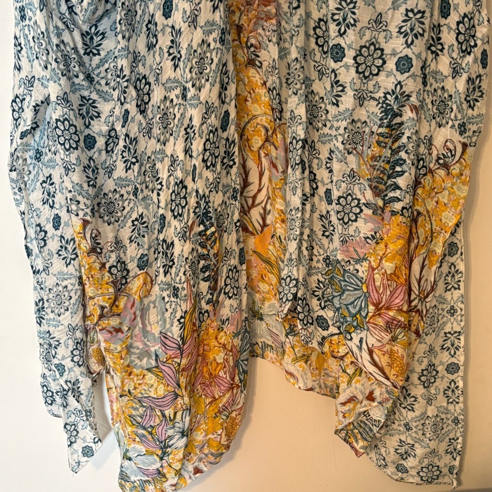 Altar'd State Boho Blue and Cream Floral Flowy Kimono Poncho Womens OS - Picture 7 of 9